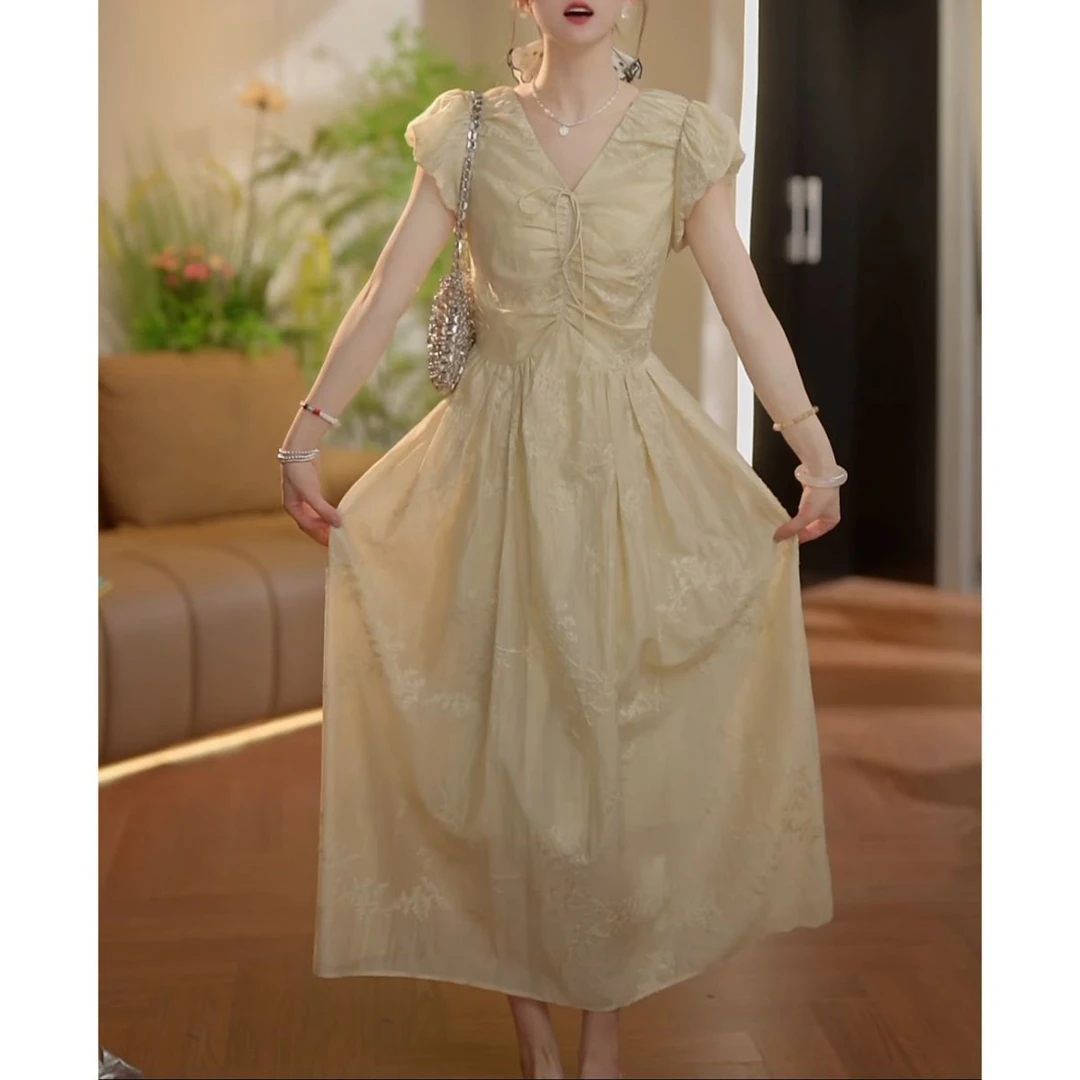 2025夏季新款时尚法式短袖连衣裙女气质显瘦V领泡泡袖中长款裙子