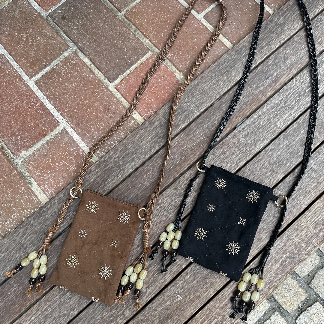复古流苏民族风皮绳单肩斜跨包2025新款百搭高级感钉珠刺绣手机包