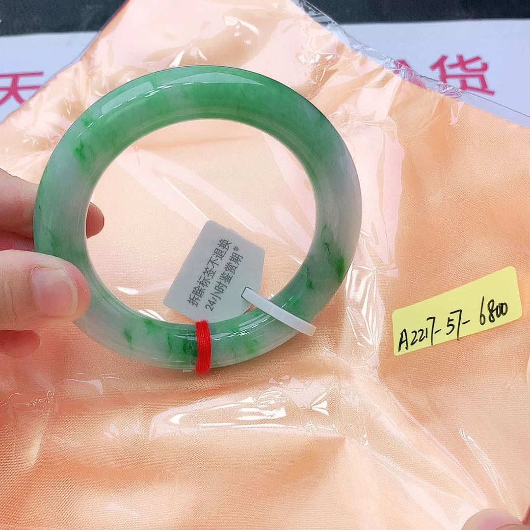 梧***桐翡翠未镶嵌手镯我