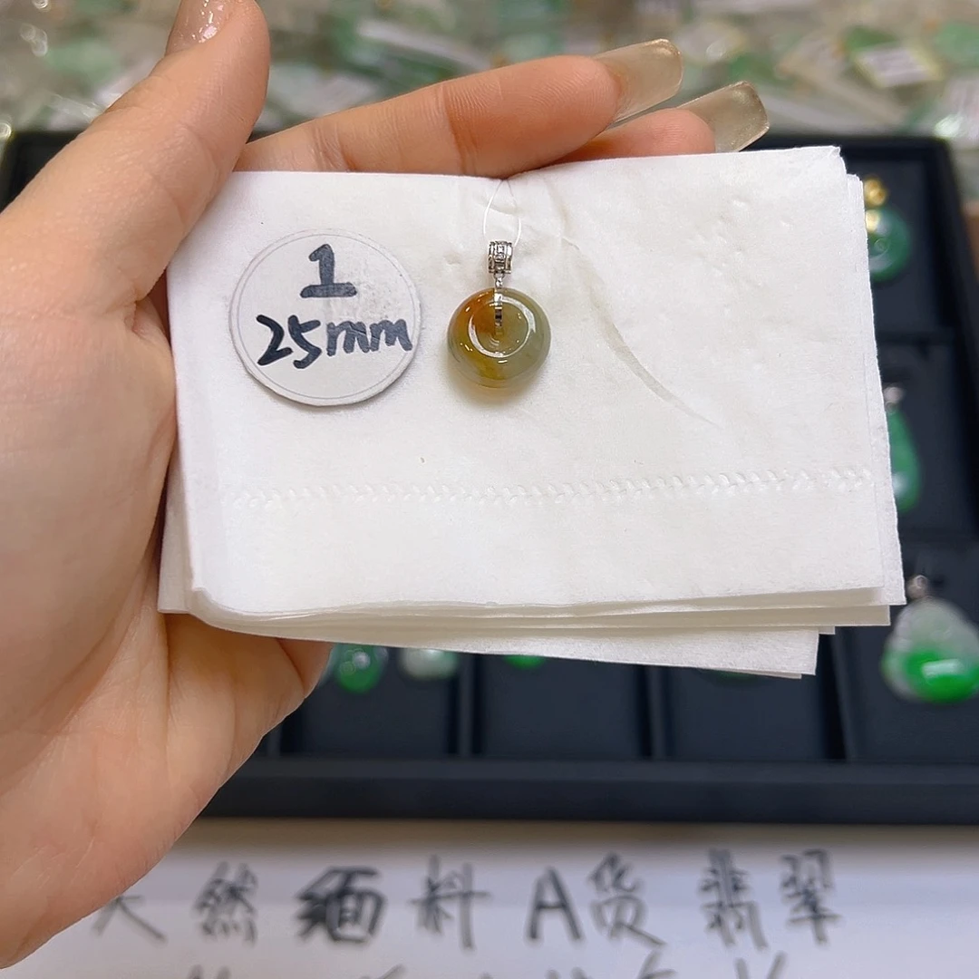 翡翠颈饰18K金镶嵌翡翠