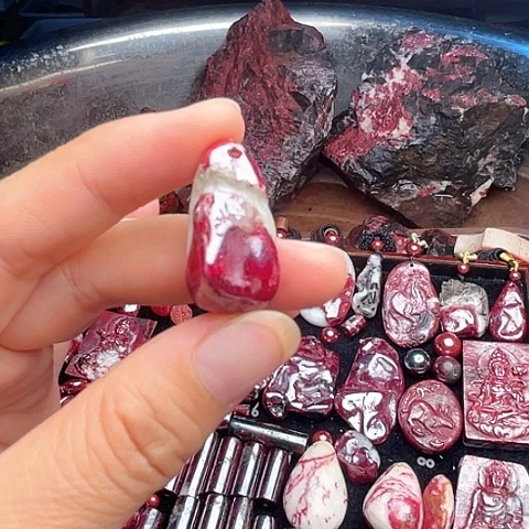 【闪购商品】天然辰砂天然原矿朱砂吊坠