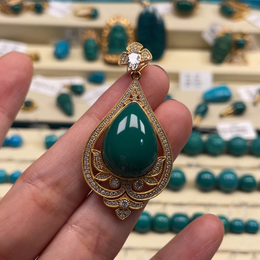 18K金镶嵌绿松石珠宝奇石吊坠
