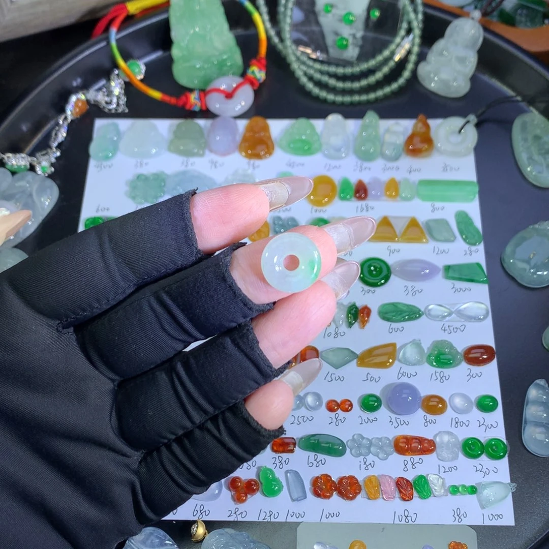 翡翠未镶嵌吊坠(不含链)甜甜圈