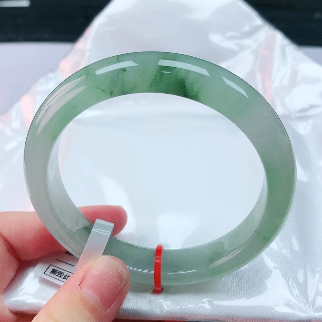 翡翠手镯未镶嵌54圈