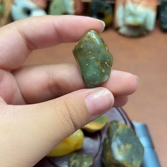 未镶嵌和田玉(糖玉)珠宝奇石
