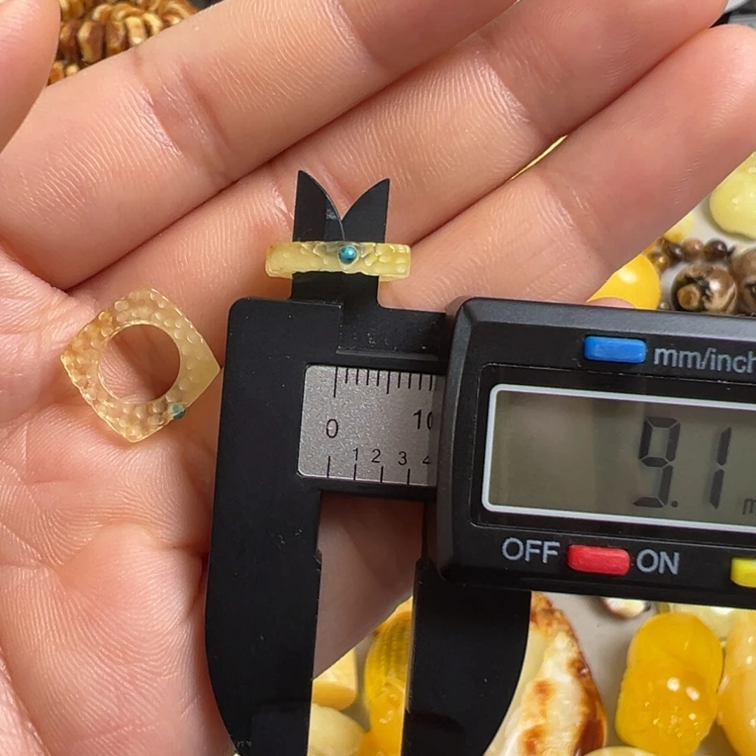 蜜蜡未镶嵌裸石多样性发一个