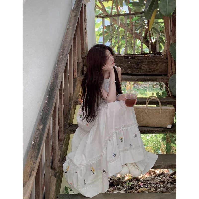 夏季海边度假法式碎花无袖旅游时尚减龄法式新款温柔收腰连衣裙