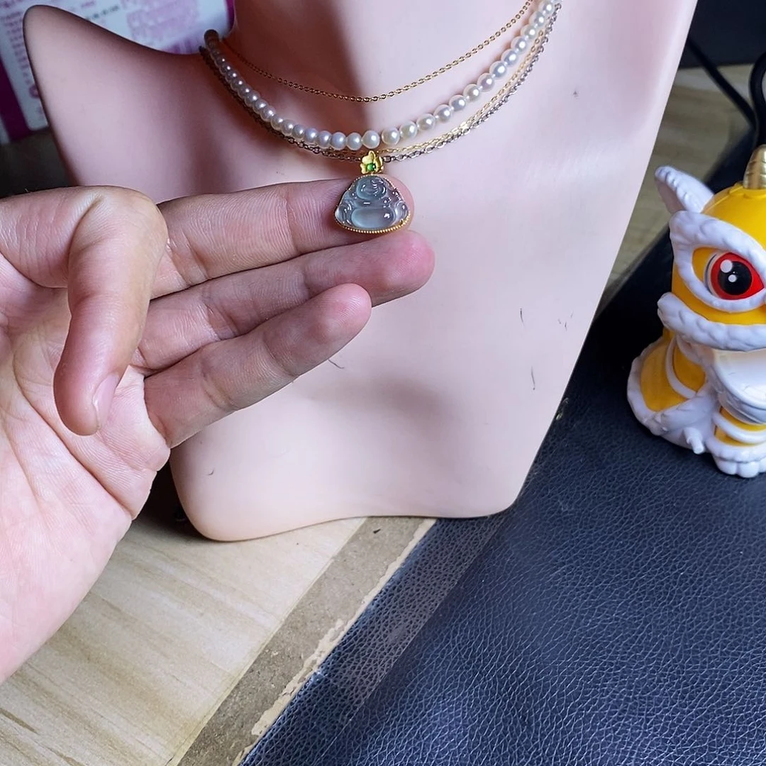 颈饰18K金镶嵌翡翠