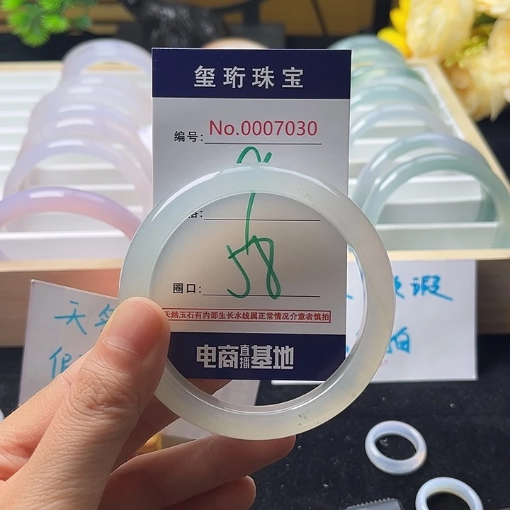 玛瑙/玉髓手镯未镶嵌7030