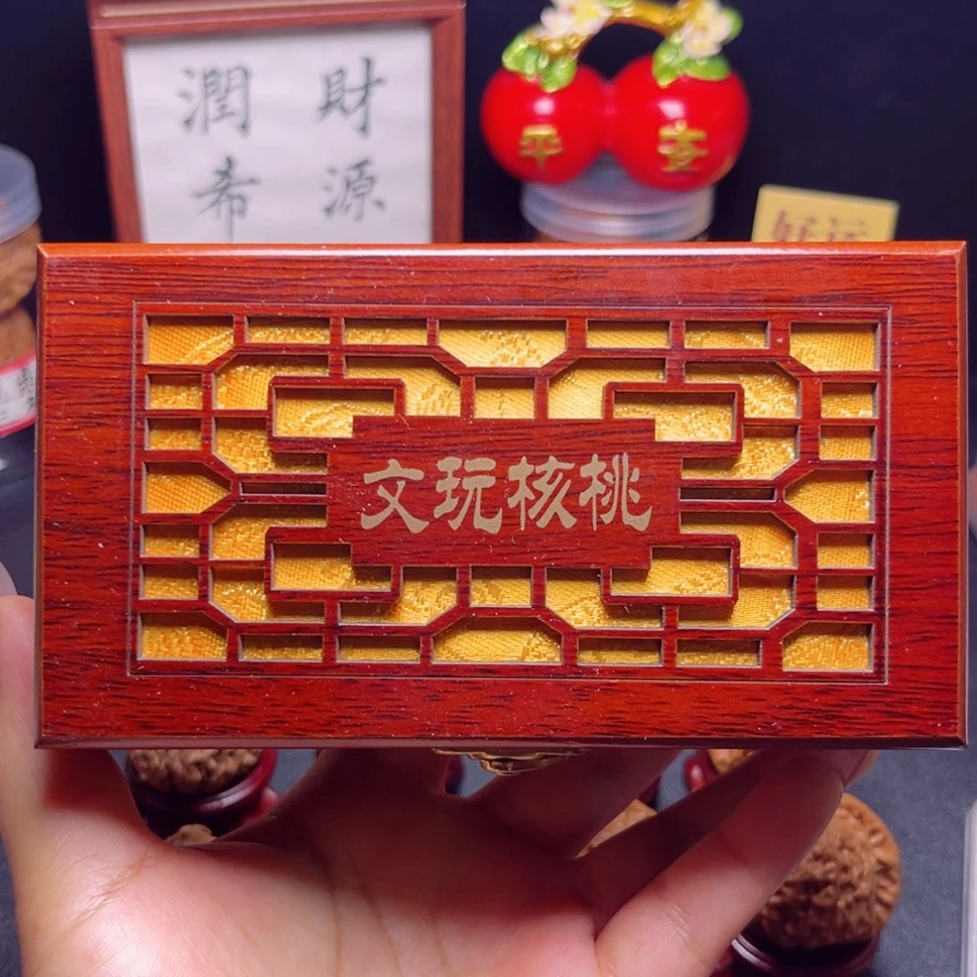 文玩核桃吊坠高档木盒