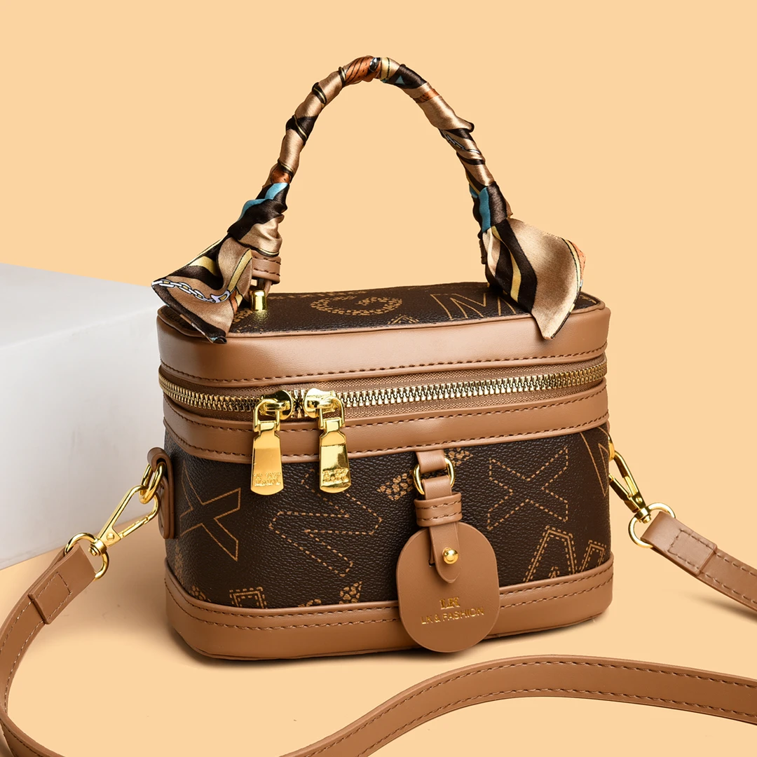 【T】新款时尚百搭潮流女包单肩斜挎包271DE大字母棕