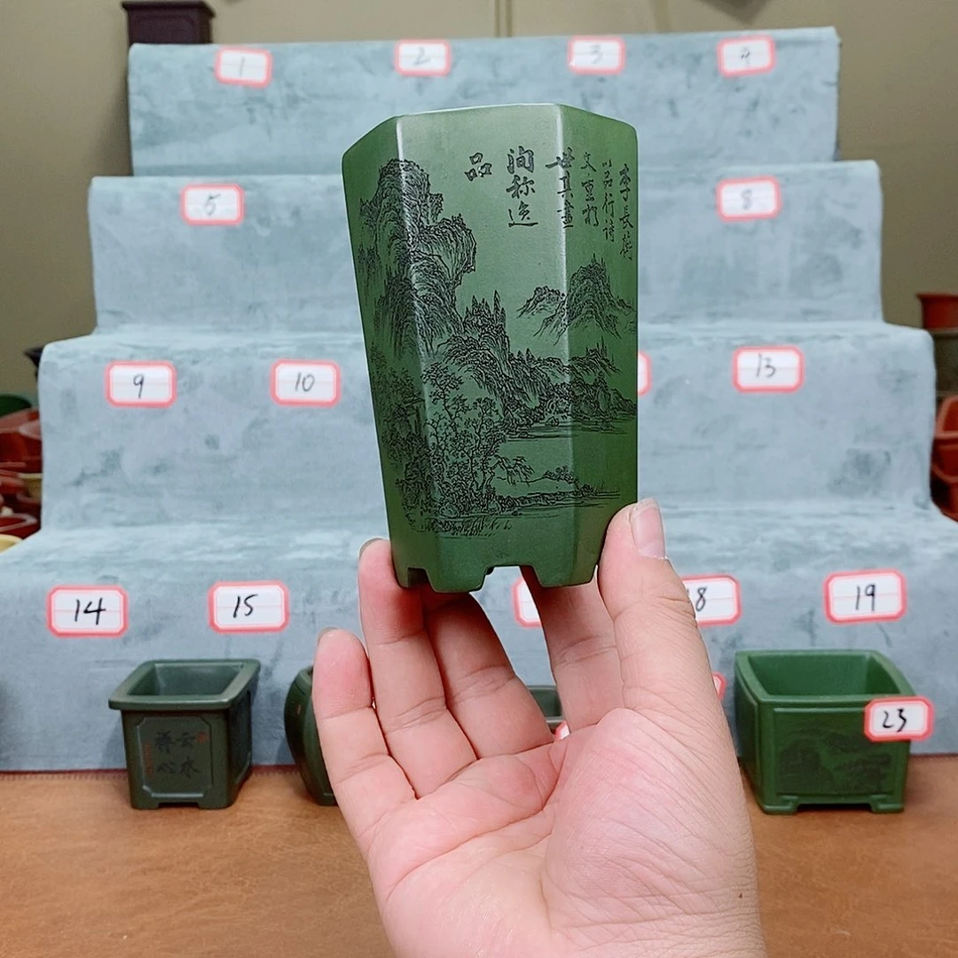 紫砂花盆我在看书