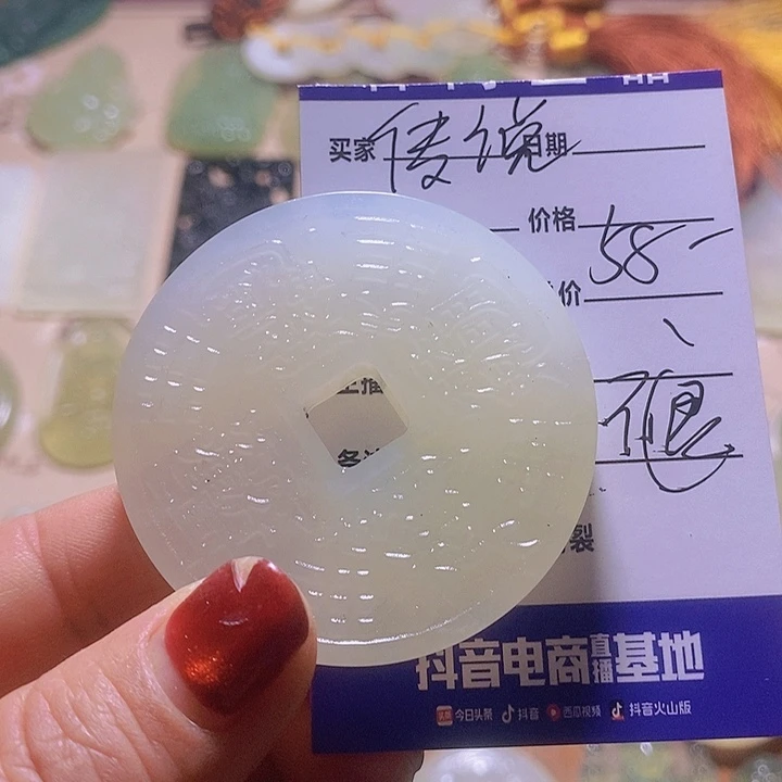 蛇纹石玉颈饰合金传*