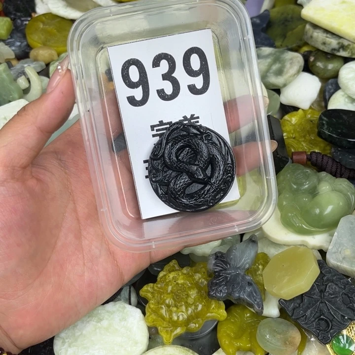 蛇纹石玉足银镀金镶嵌颈饰