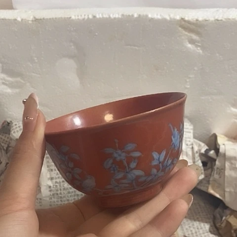 瓷片.***.红釉蓝彩压手杯一件