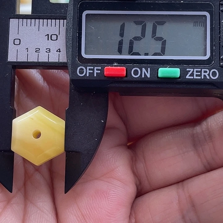 未镶嵌蜜蜡裸石26杂