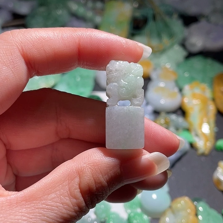 颈饰未镶嵌翡翠天