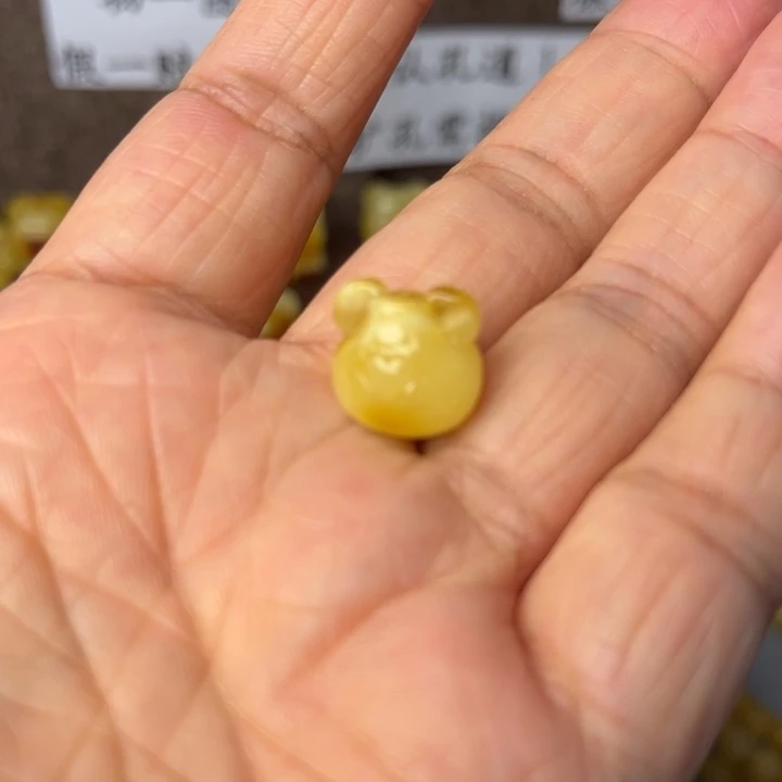 T***J未镶嵌琥珀裸石蜜蜡熊头