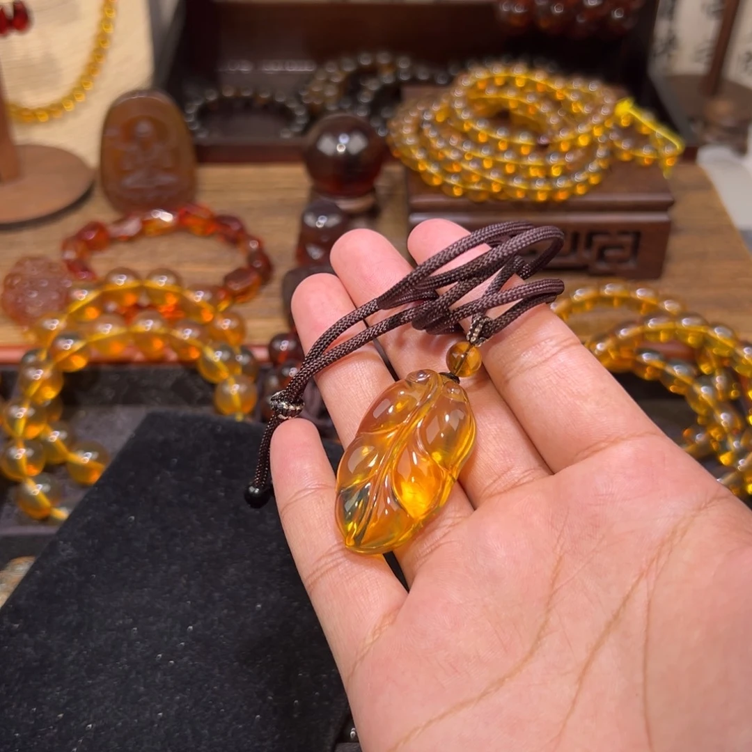 琥珀未镶嵌颈饰叶子