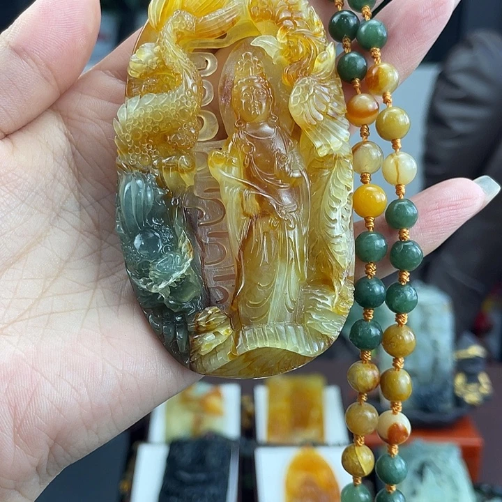 叶***昌未镶嵌蛇纹石玉颈饰