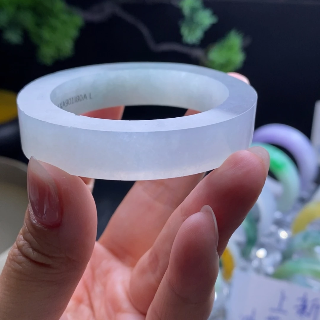 定制翡翠未镶嵌翡翠手镯