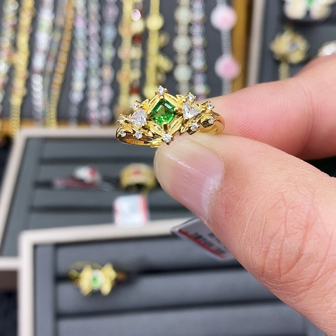 银S925镶嵌石榴石（沙弗莱）戒指