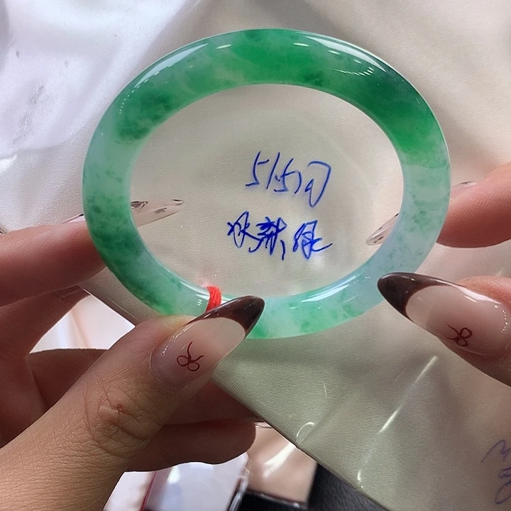 翡翠未镶嵌手镯（圆镯）53号冰种阳绿