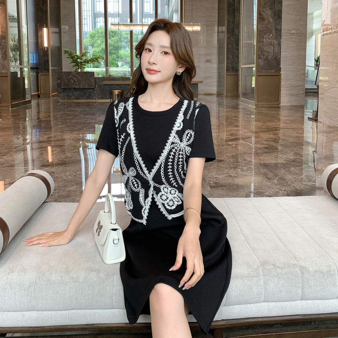 奢姿大码女装2025夏季时尚圆领裙子胖妹妹气质蕾丝假两件连衣裙
