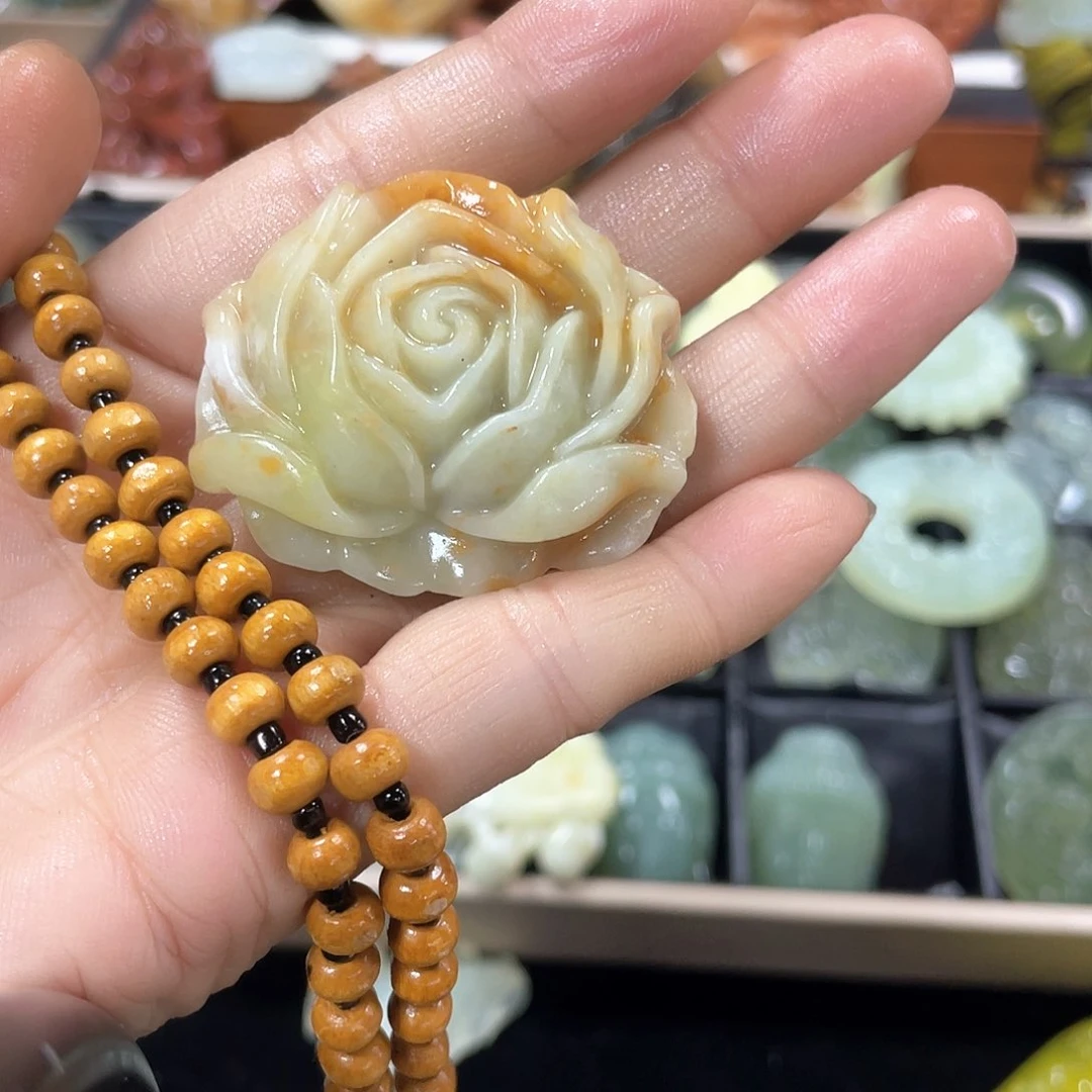 蛇纹石玉颈饰未镶嵌