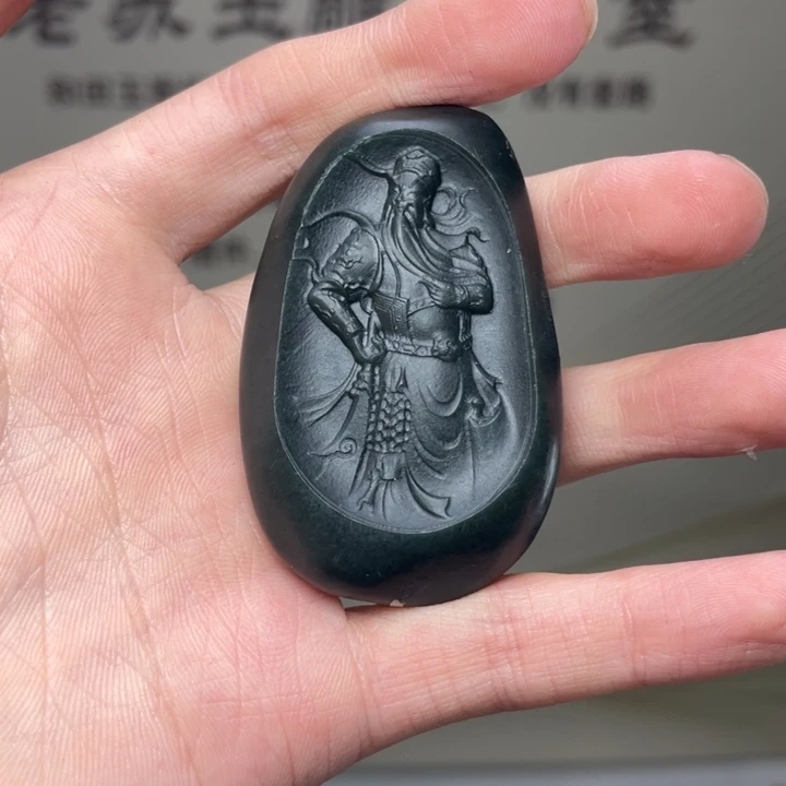 和田玉未镶嵌把件