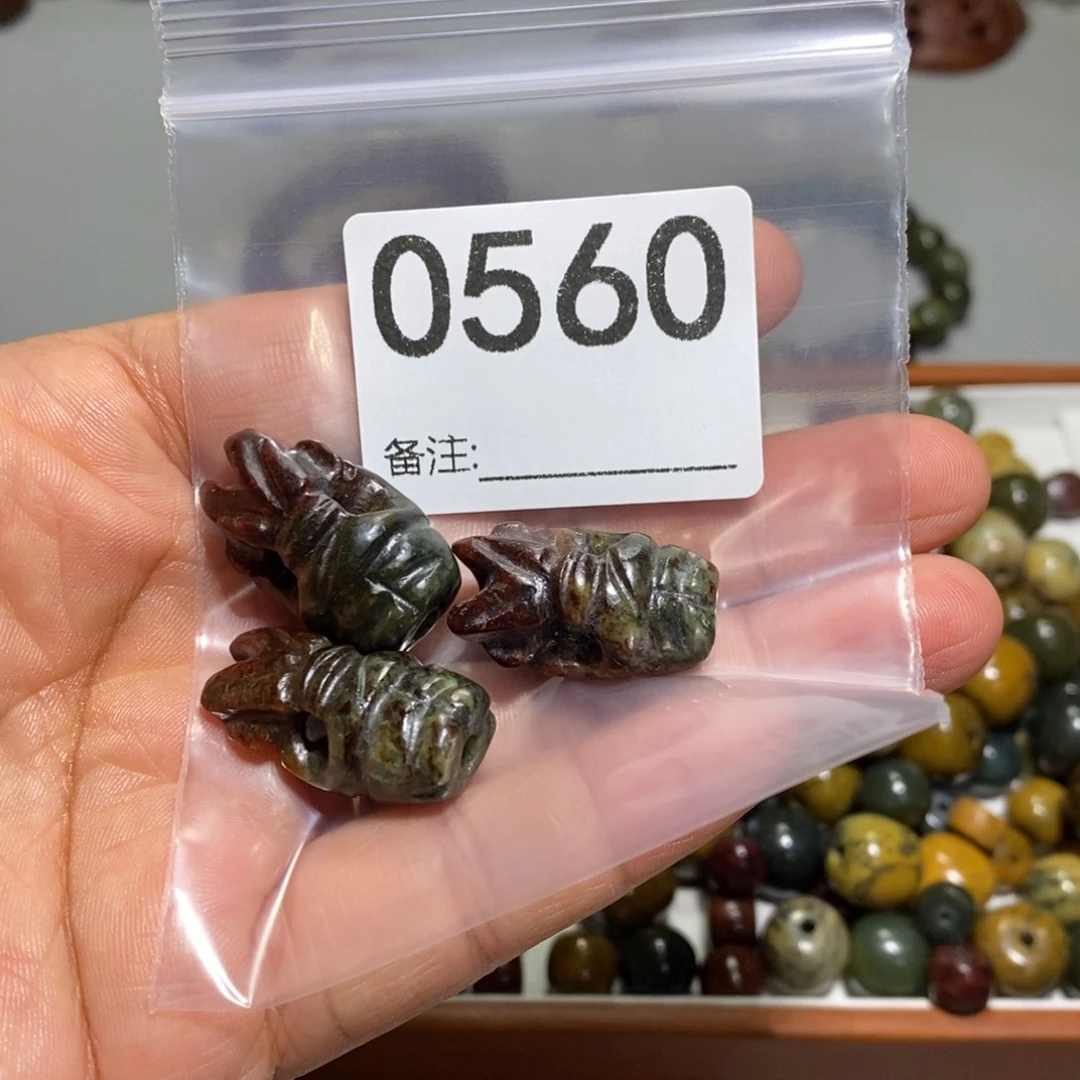 颈饰未镶嵌透闪石质玉卍***卍