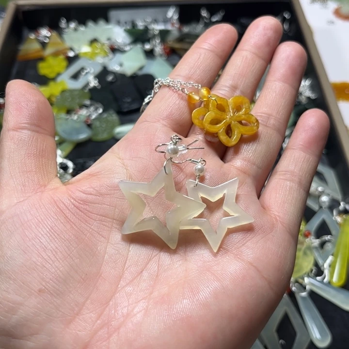 蛇纹石玉合金耳饰