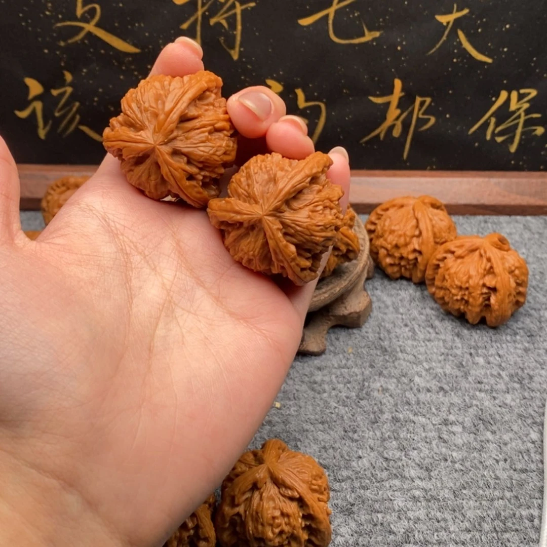 【闪购商品】吊坠文玩核桃毛****?