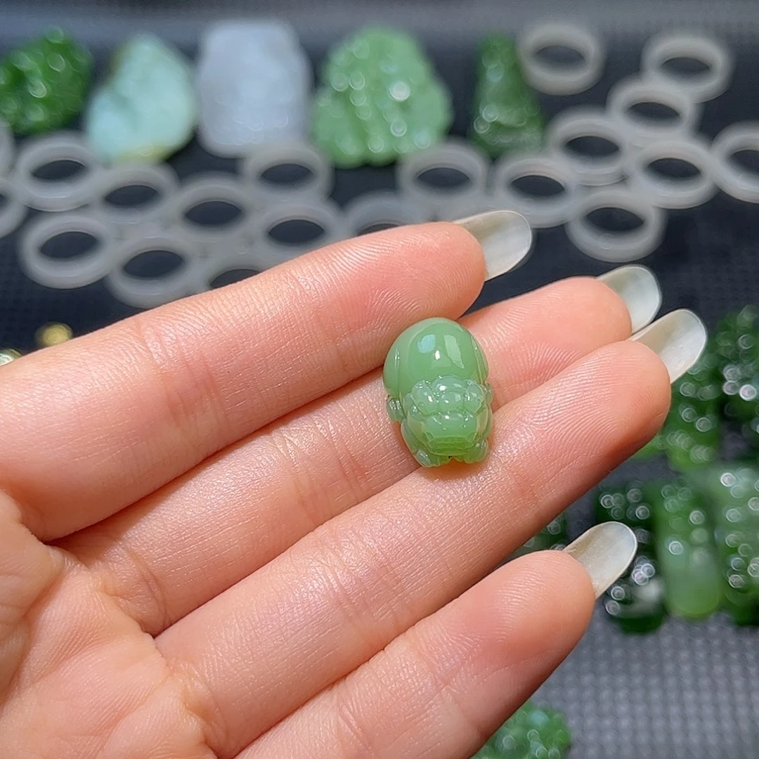 麦***朵和田玉未镶嵌颈饰