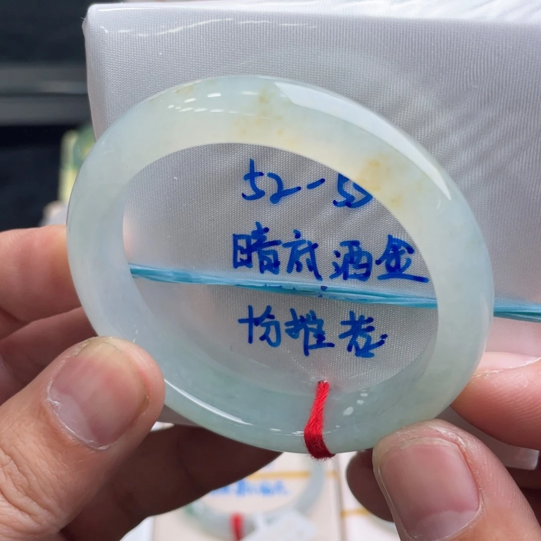 翡翠手镯未镶嵌翡翠手镯