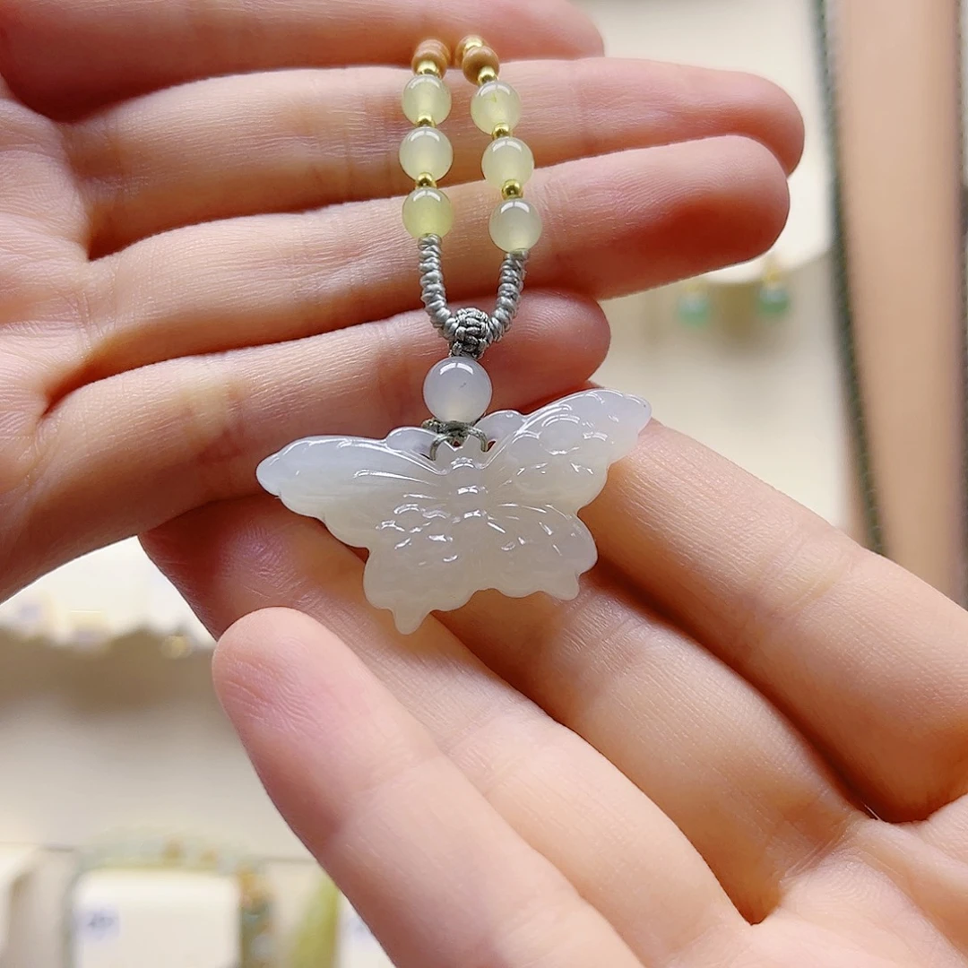 和田玉未镶嵌吊坠(赠链)