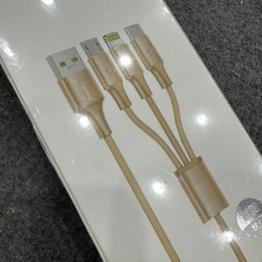 三头充电线  红色/金色 不挑色发1盒 小玩具