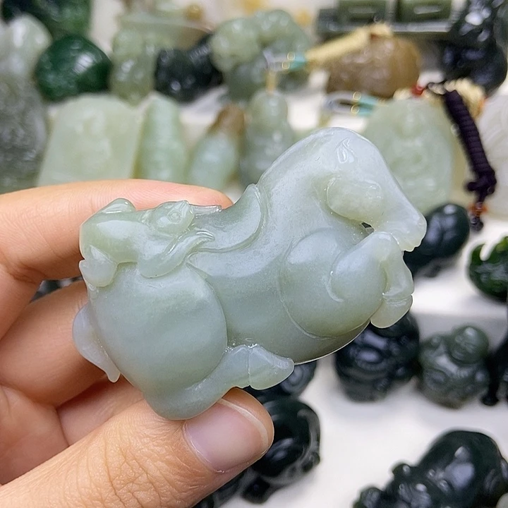 心***泉和田玉未镶嵌颈饰