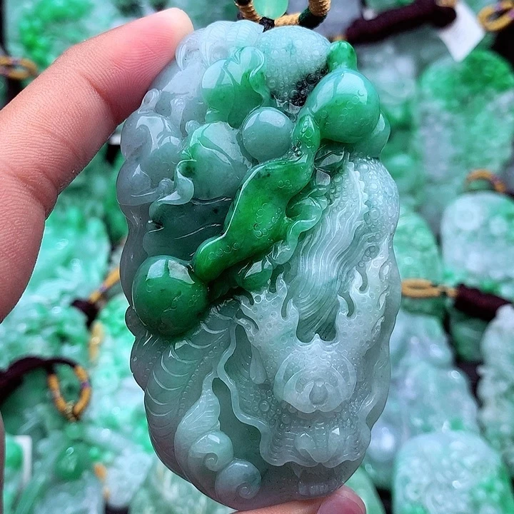 天然翡翠A货龙牌