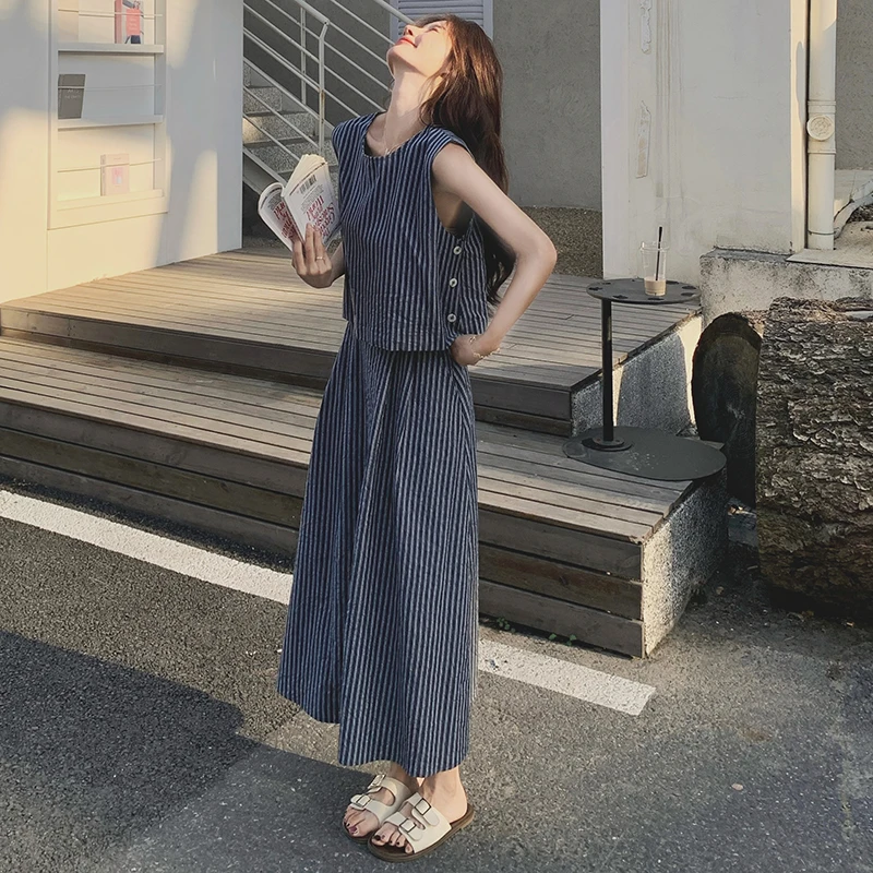 一整套ootd穿搭大方得体高级感条纹马甲半身裙两件套装女休闲爆款