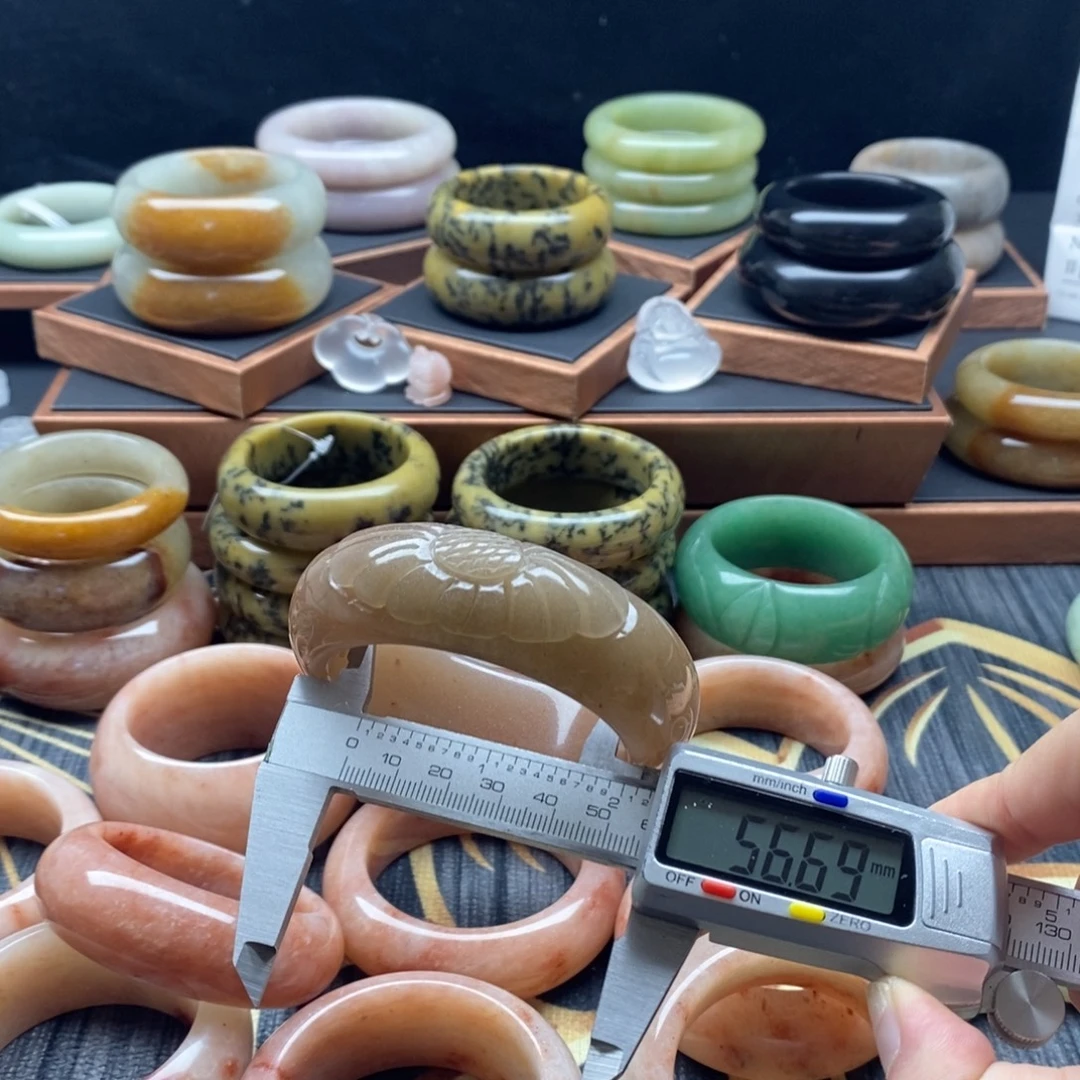 石英岩玉未镶嵌手镯