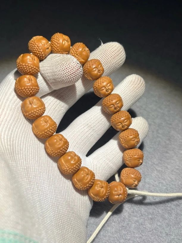 猴头雕刻的宝宝佛桃核手持