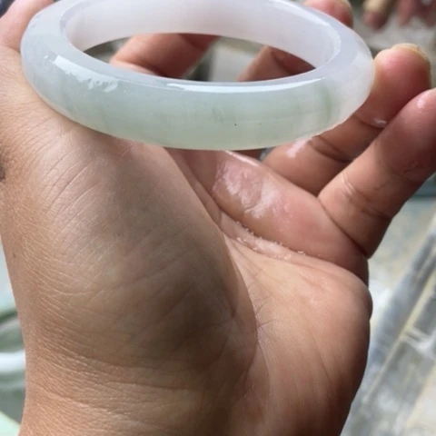 石英质玉手镯未镶嵌浮***态加工定制