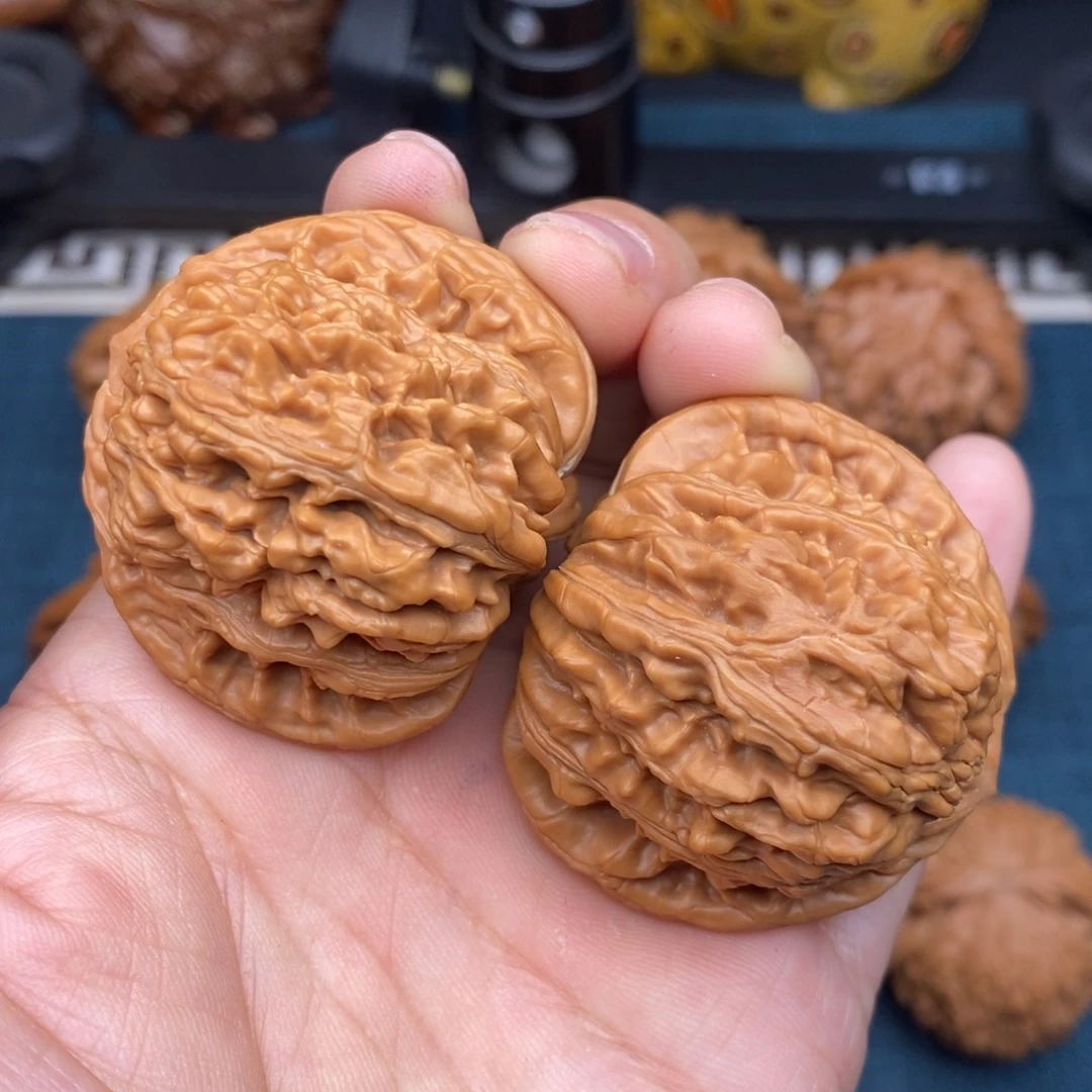 把件文玩核桃43红皮老树山地楼