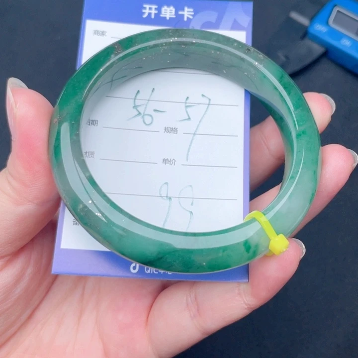 未镶嵌手镯石英质玉（非洲翠）