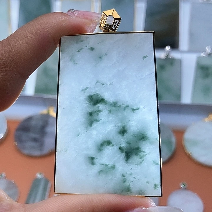 翡翠18K金镶嵌吊坠(不含链)幕****店