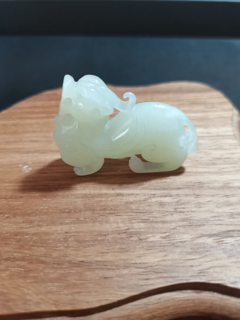 天然岫玉颈饰貔貅 手工雕刻玉挂坠