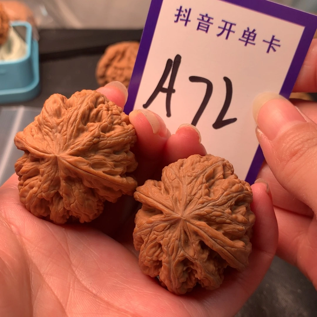 文玩核桃吊坠粗筋