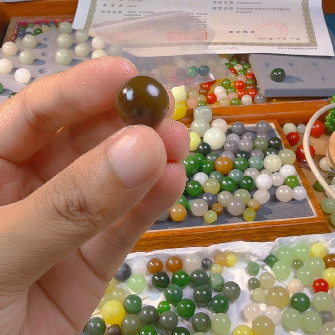 未镶嵌手链和田玉卡16新疆且末金山矿老红糖散珠有瑕疵纹裂