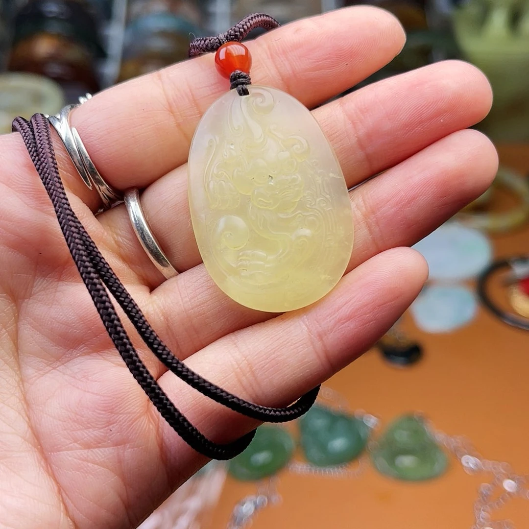 蛇纹石玉颈饰未镶嵌